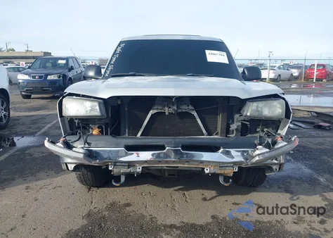 2004 Chevrolet Silverado 1500 z USA, uszkodzony, nr VIN 1GCEC14X44Z188730